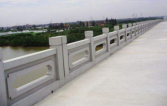 河堤<a href=http://www.recherchecamping.com target=_blank class=infotextkey>護(hù)欄</a>