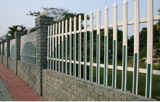 圍墻<a href=http://www.recherchecamping.com target=_blank class=infotextkey>護(hù)欄</a>價(jià)格