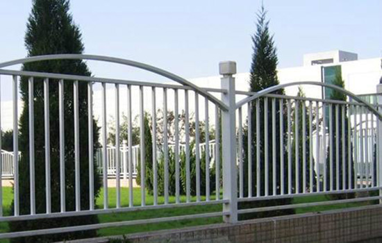 鐵藝圍墻<a href=http://www.recherchecamping.com target=_blank class=infotextkey>護欄</a>