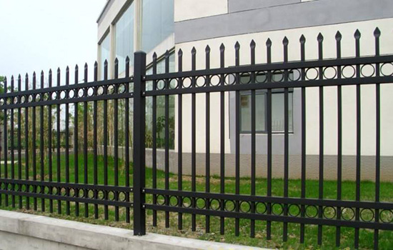 鋅鋼<a href=http://www.recherchecamping.com target=_blank class=infotextkey>護(hù)欄</a>廠家