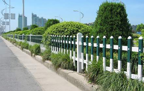 綠化草坪<a href=http://www.recherchecamping.com target=_blank class=infotextkey>護(hù)欄</a>