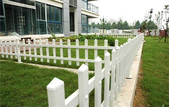 園林綠化<a href=http://www.recherchecamping.com target=_blank class=infotextkey>護(hù)欄</a>