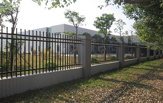 農(nóng)村小庭院<a href=http://www.recherchecamping.com target=_blank class=infotextkey>圍欄</a>