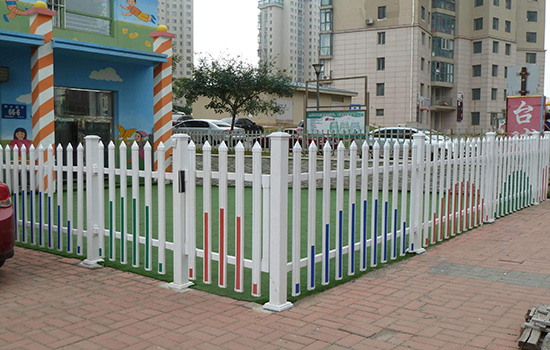 幼兒園<a href=http://www.recherchecamping.com target=_blank class=infotextkey>圍欄</a>