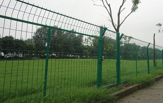鐵絲網<a href=http://www.recherchecamping.com target=_blank class=infotextkey>圍欄</a>批發(fā)