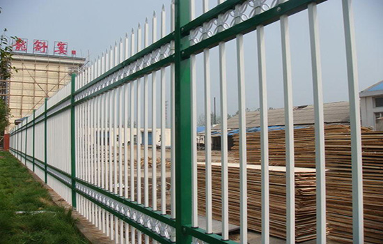 鋼制<a href=http://www.recherchecamping.com target=_blank class=infotextkey>護(hù)欄</a>