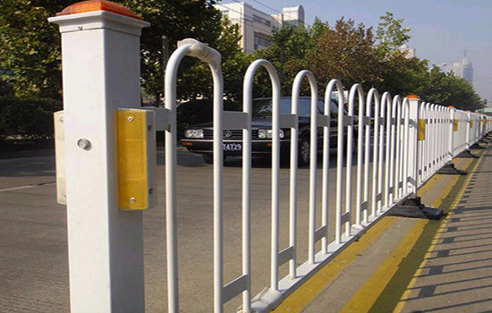 京式道路<a href=http://www.recherchecamping.com target=_blank class=infotextkey>護(hù)欄</a>