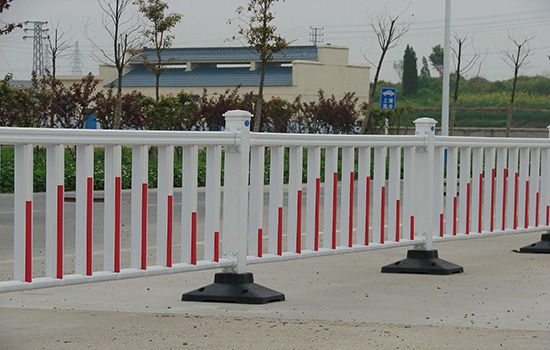 街道<a href=http://www.recherchecamping.com target=_blank class=infotextkey>護(hù)欄</a>
